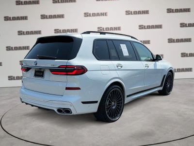 2025 BMW X7 — detail view