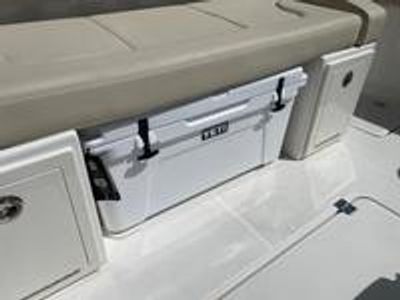 2026 Robalo 300 CC - Photo 10