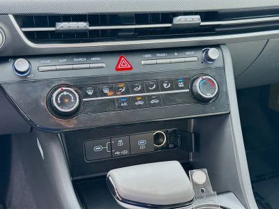 2025 Hyundai Sonata — photo 12 view