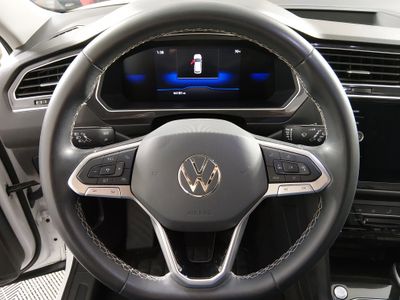 2024 Volkswagen Tiguan — photo 12 view