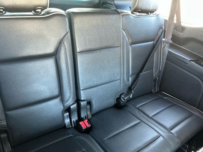 2023 Chevrolet Suburban — photo 18 view