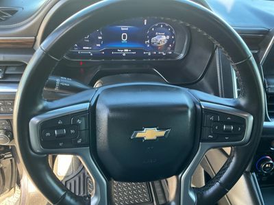 2023 Chevrolet Suburban — photo 13 view