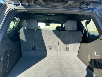 2023 Chevrolet Suburban — photo 17 view