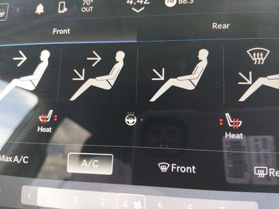 2023 Chrysler Pacifica — photo 18 view