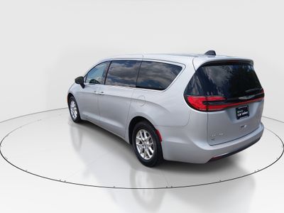 2023 Chrysler Pacifica — detail view