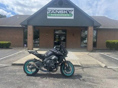 2024 Yamaha MT-10 — front three-quarter view