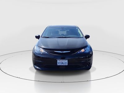 2022 Chrysler Voyager - Photo 2