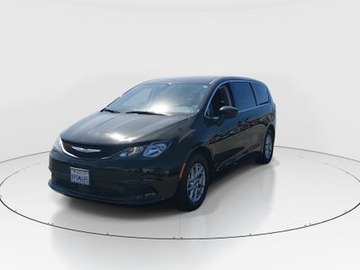 2022 Chrysler Voyager - Photo 3