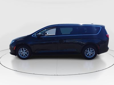 2022 Chrysler Voyager - Photo 4