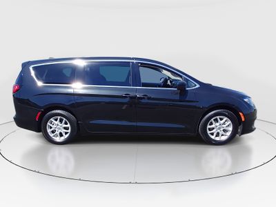 2022 Chrysler Voyager - Photo 8