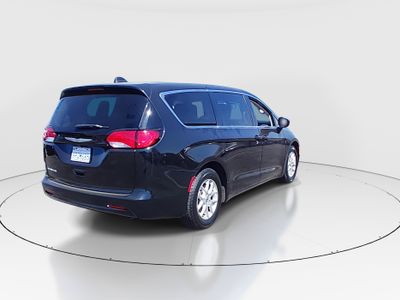 2022 Chrysler Voyager - Photo 7
