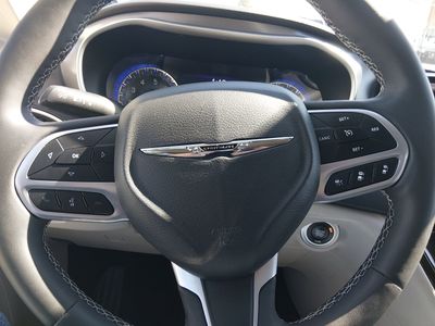 2023 Chrysler Pacifica - Photo 12