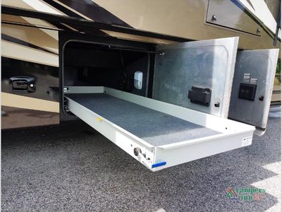 2014 Tiffin Motorhomes Allegro RED — photo 15 view