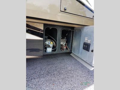 2014 Tiffin Motorhomes Allegro RED — photo 17 view