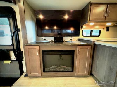 2022 Winnebago Adventurer - Photo 23