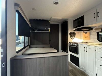 2025 Venture RV Stratus - Photo 5