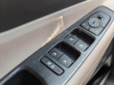 2019 Hyundai Santa Fe — photo 22 view