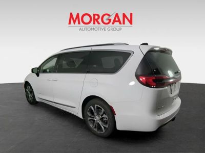2026 Chrysler Pacifica — photo 7 view