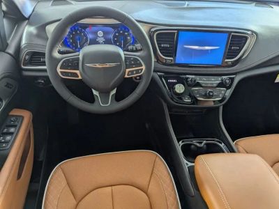 2026 Chrysler Pacifica — photo 14 view