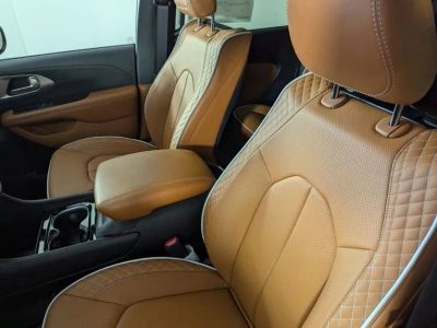 2026 Chrysler Pacifica — photo 12 view