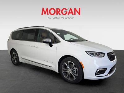 2026 Chrysler Pacifica — side profile view