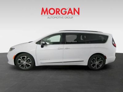 2026 Chrysler Pacifica — photo 8 view