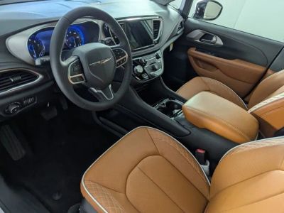 2026 Chrysler Pacifica — photo 11 view