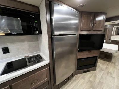 2020 Winnebago ADVENTURER - Photo 10