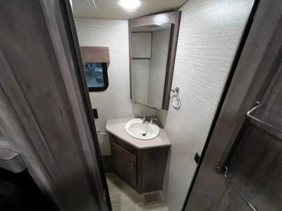 2020 Winnebago ADVENTURER - Photo 21