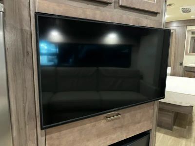 2020 Winnebago ADVENTURER - Photo 13