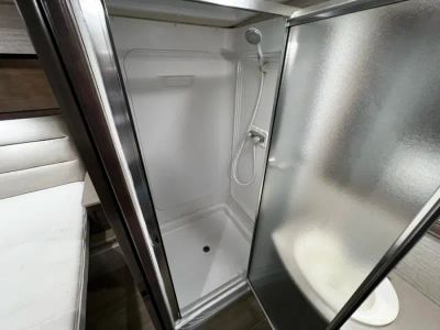 2020 Winnebago ADVENTURER - Photo 33