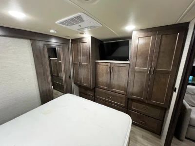 2020 Winnebago ADVENTURER - Photo 28