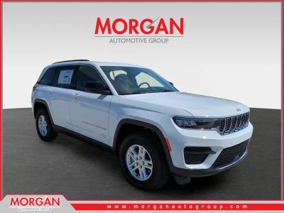 2025 Jeep Grand Cherokee Laredo in White — front three-quarter view