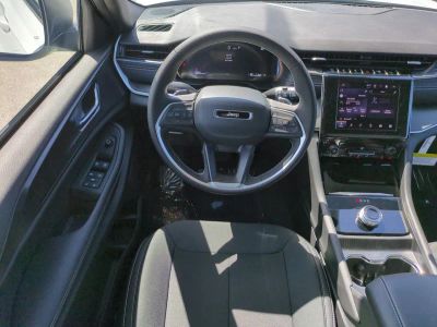 2025 Jeep Grand Cherokee — photo 16 view