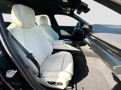 2026 BMW 5 Series — photo 23 view