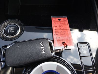 2023 Kia Niro Plug-In Hybrid — photo 15 view