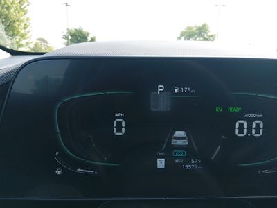 2023 Kia Niro Plug-In Hybrid — photo 14 view