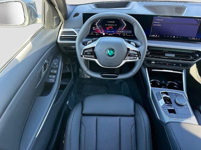 2026 BMW 3 Series — photo 17 view