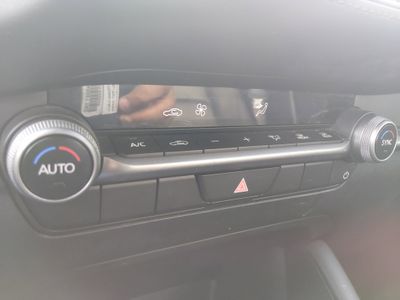 2025 Mazda Mazda3 Hatchback — photo 17 view