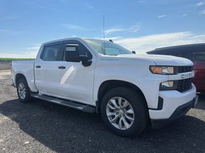 2019 Chevrolet Silverado Custom in Summit White — front three-quarter view