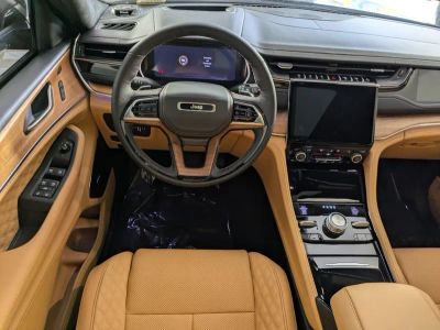 2025 Jeep Grand Cherokee — photo 12 view