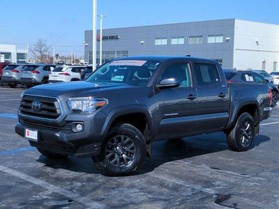 2022 Toyota Tacoma - Photo 2