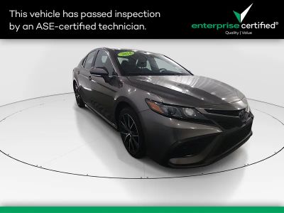 2024 Toyota Camry SE Auto — front three-quarter view