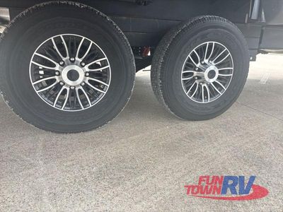 2026 KZ Durango - Photo 13