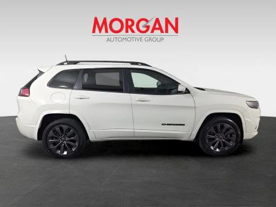 2019 Jeep Cherokee — interior view