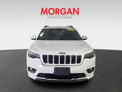 2019 Jeep Cherokee — rear three-quarter view