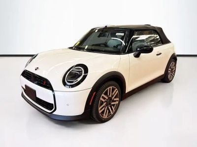 2026 MINI CONVERTIBLE SIGNATURE PLUS in Nanuq White Metallic — front three-quarter view
