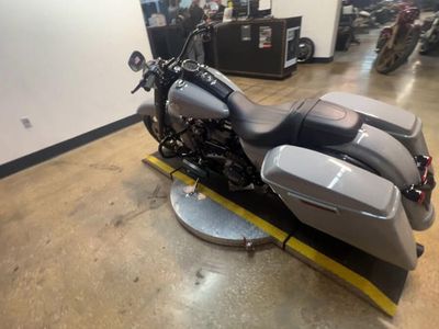 2025 Harley-Davidson FLHRXS - Road King Special — interior view