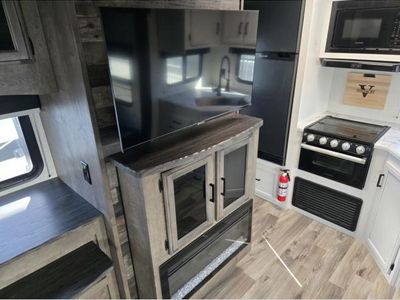 2023 Venture RV SportTrek - Photo 8