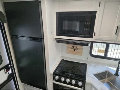 2023 Venture RV SportTrek - Photo 12